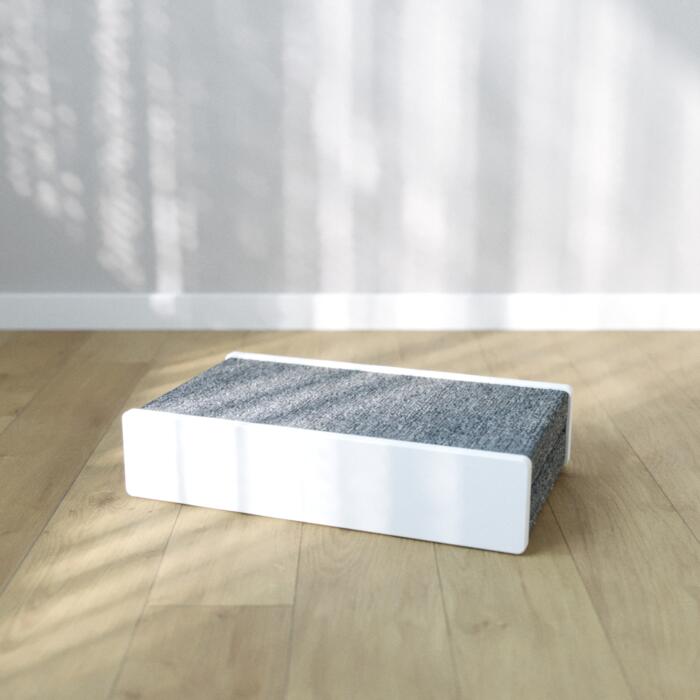 Когтеточка - лежанка Scratching Lounger M 50x32x10 см белый 